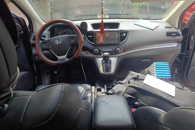 Used Honda CR-V 2013 2.4L two-wheel drive luxury version Center Console