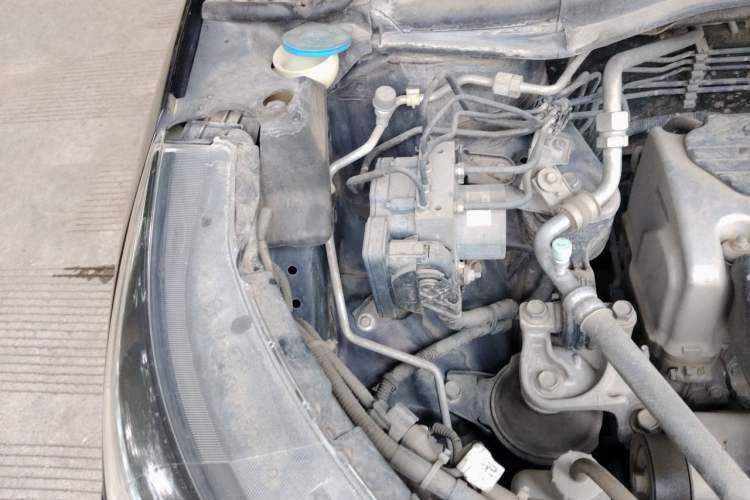 Used Honda CR-V 2013 2.4L four-wheel drive luxury version Engine Bay Right