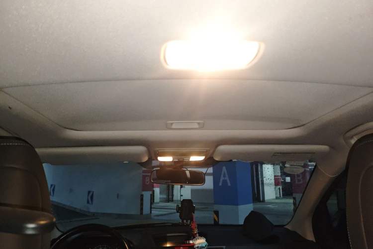 Used Honda CR-V 2013 2.4L two-wheel drive luxury version Headliner