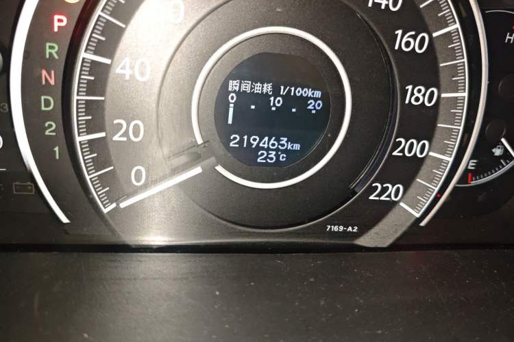 Used Honda CR-V 2013 2.4L two-wheel drive luxury version Odometer Close Up