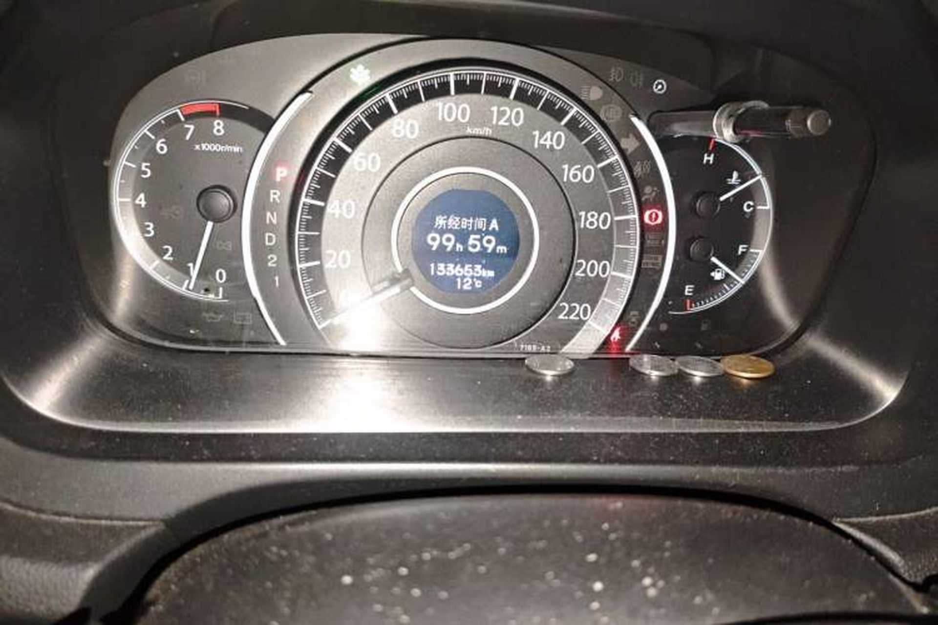 Used Honda CR-V 2013 2.4L two-wheel drive luxury version Odometer Close Up