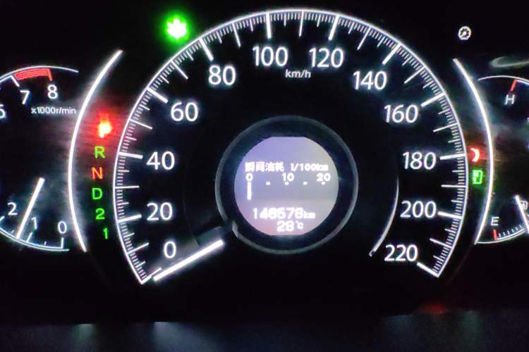 Used Honda CR-V 2013 2.4L four-wheel drive luxury version Odometer Close Up