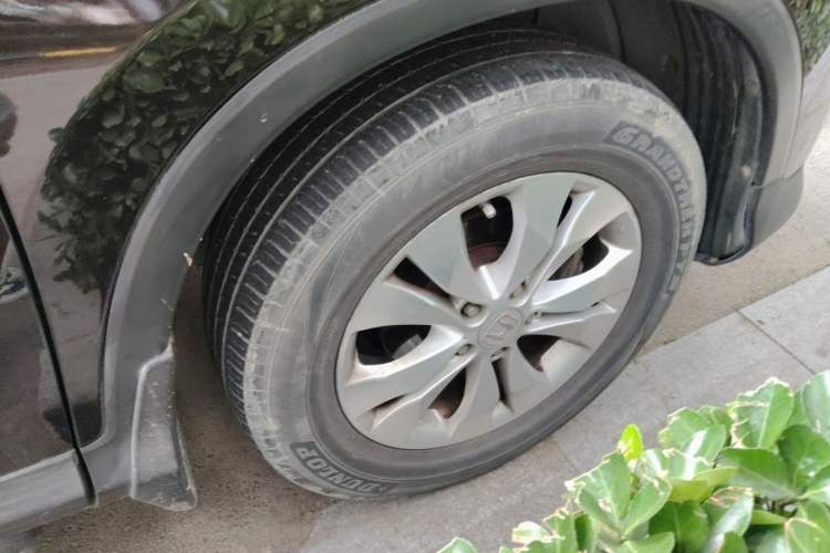 Used Honda CR-V 2013 2.4L four-wheel drive luxury version Right Front Wheel Hub