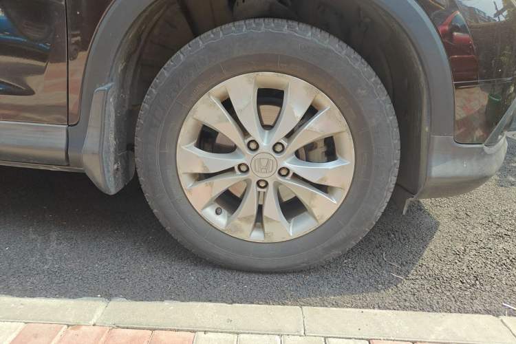 Used Honda CR-V 2013 2.4L two-wheel drive luxury version Right Front Wheel Hub