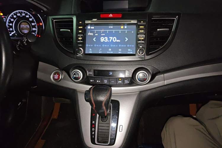 Used Honda CR-V 2013 2.4L two-wheel drive luxury version Audio And AC Panel