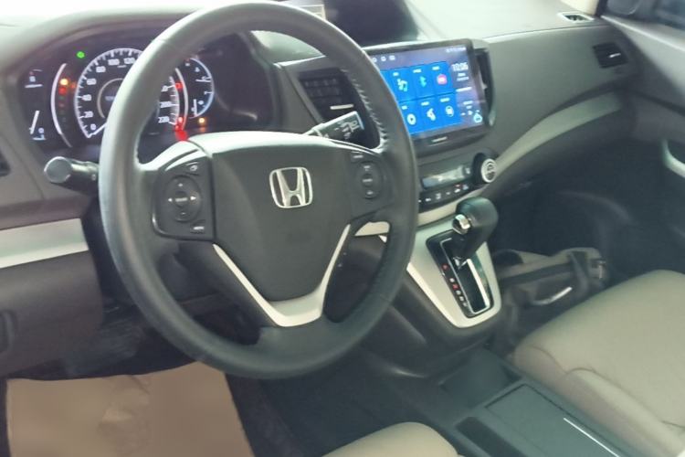 Used Honda CR-V 2013 2.4L two-wheel drive luxury version Center Console