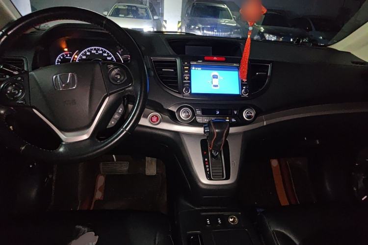 Used Honda CR-V 2013 2.4L two-wheel drive luxury version Center Console