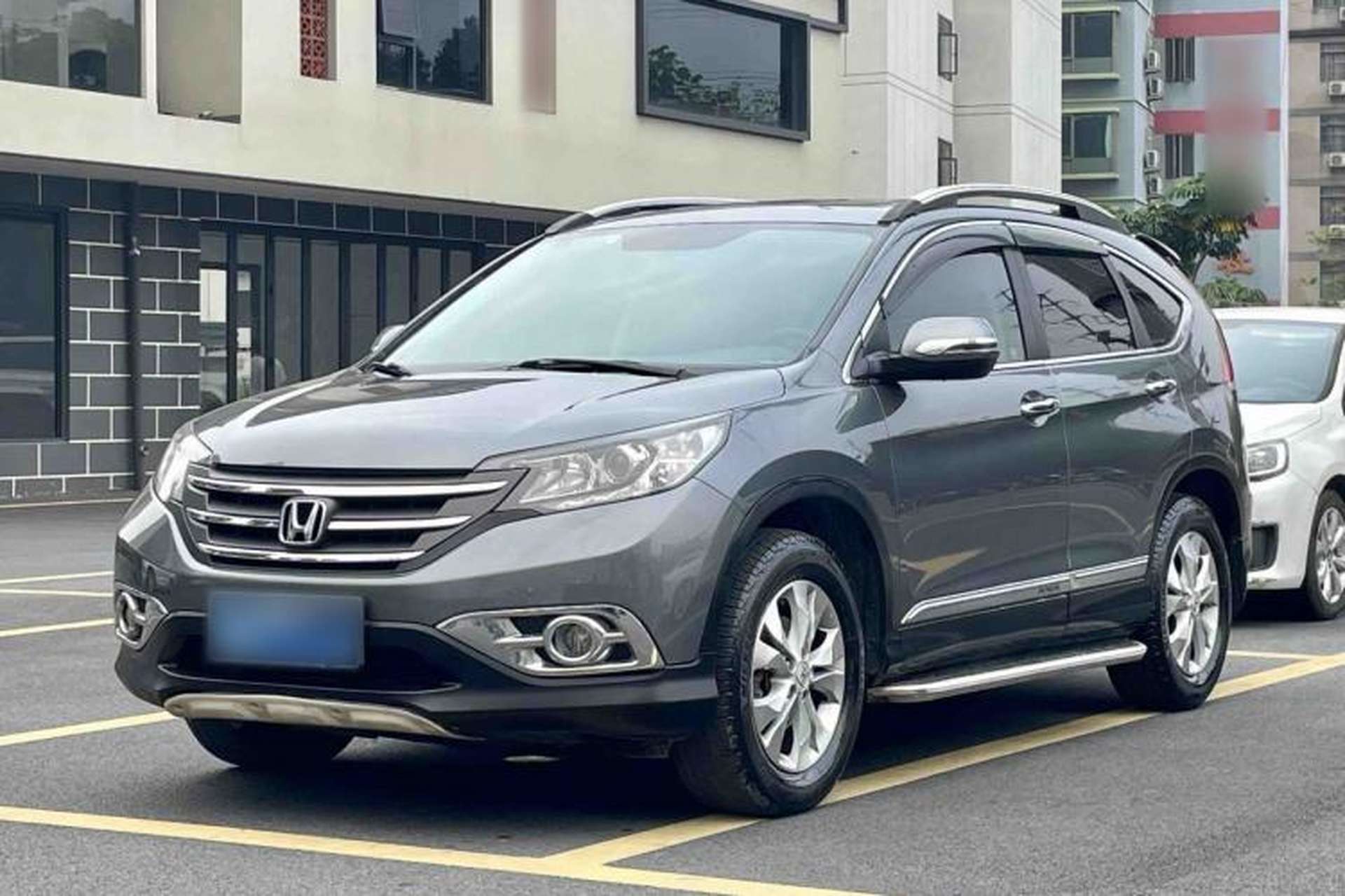 Used Honda CR-V 2013 2.4L two-wheel drive luxury version Front Left 45 Deg