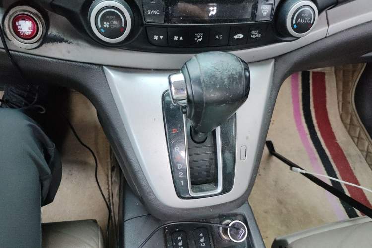 Used Honda CR-V 2013 2.4L four-wheel drive luxury version Gear Lever