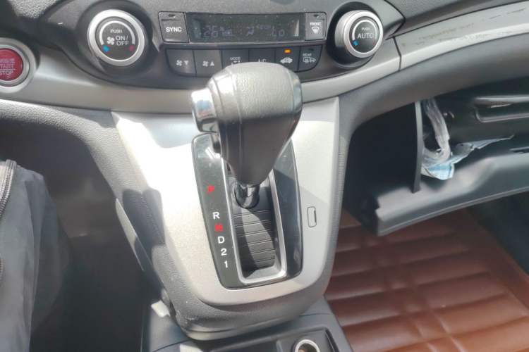 Used Honda CR-V 2013 2.4L four-wheel drive luxury version Gear Lever