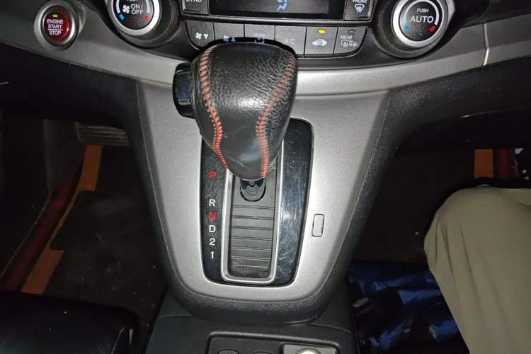 Used Honda CR-V 2013 2.4L two-wheel drive luxury version Gear Lever