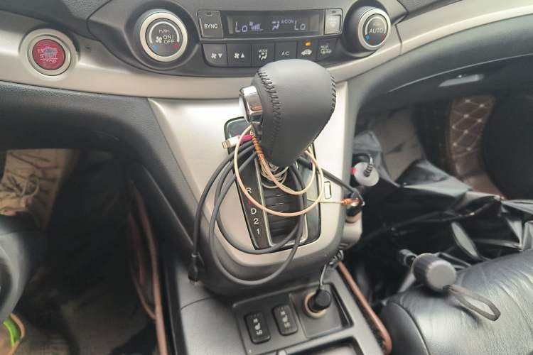 Used Honda CR-V 2013 2.4L four-wheel drive luxury version Gear Lever