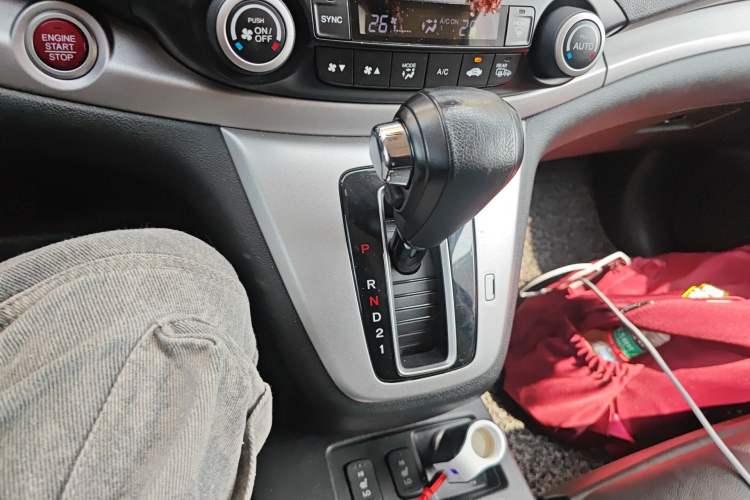 Used Honda CR-V 2013 2.4L four-wheel drive luxury version Gear Lever
