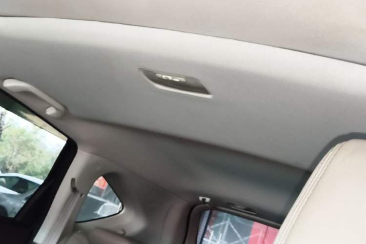 Used Honda CR-V 2013 2.4L two-wheel drive luxury version Headliner