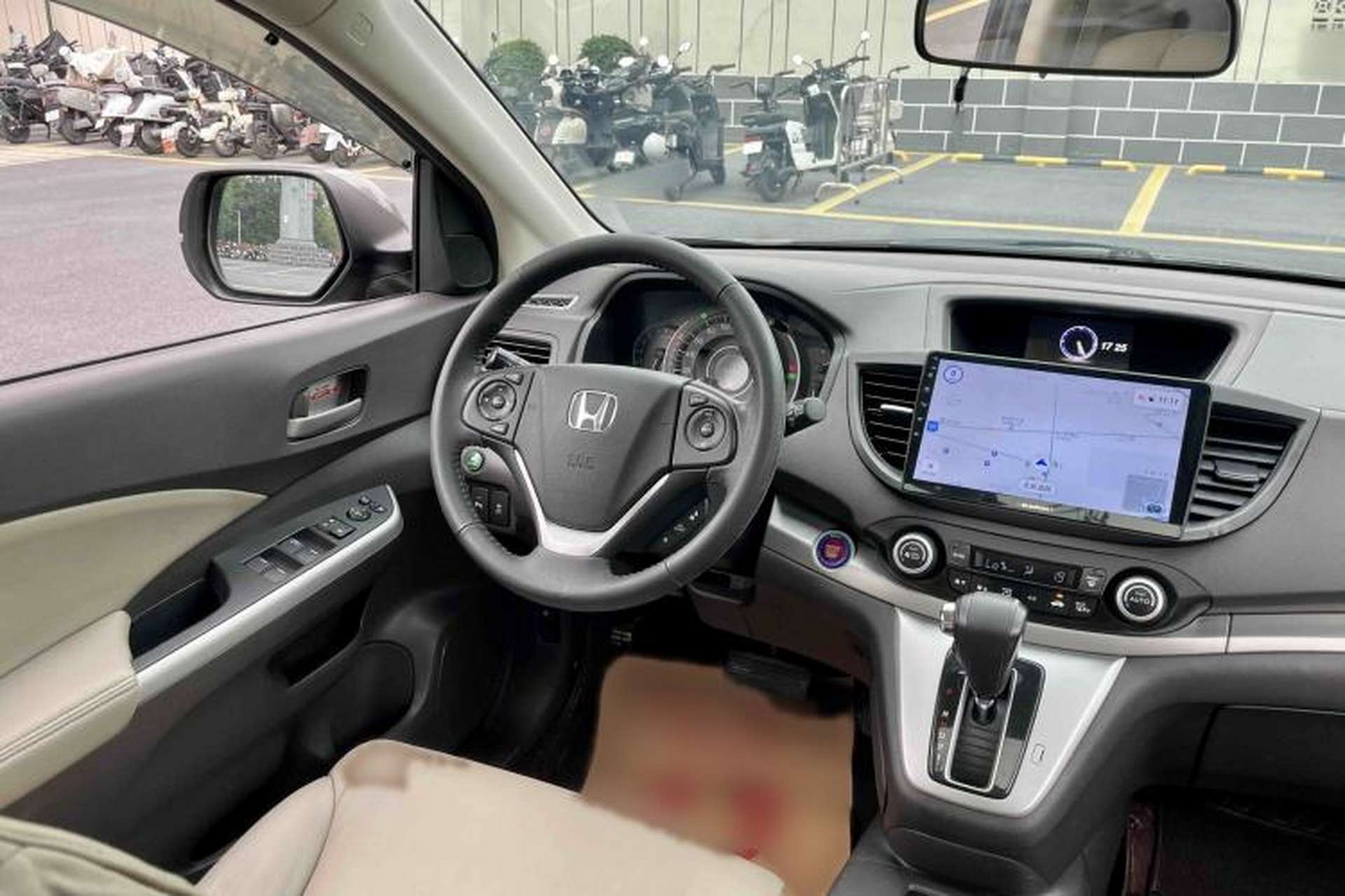Used Honda CR-V 2013 2.4L two-wheel drive luxury version Interior 3