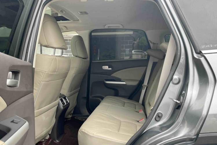 Used Honda CR-V 2013 2.4L two-wheel drive luxury version Interior 6