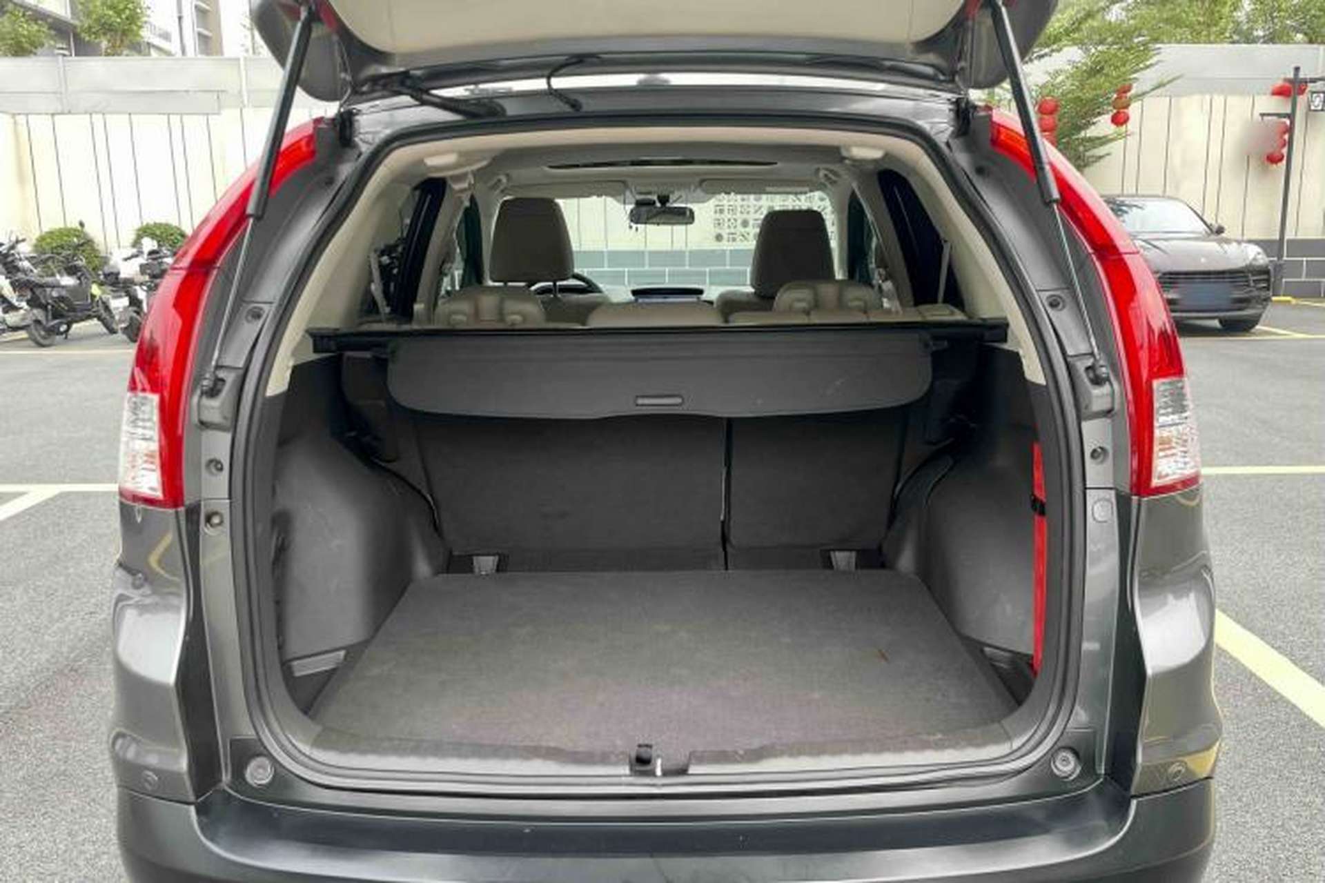 Used Honda CR-V 2013 2.4L two-wheel drive luxury version Interior 8