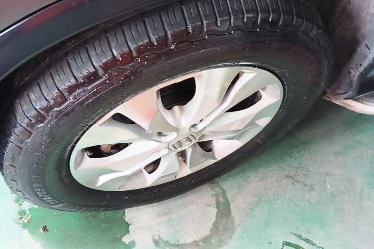 Used Honda CR-V 2013 2.4L two-wheel drive luxury version Left Front Wheel Hub