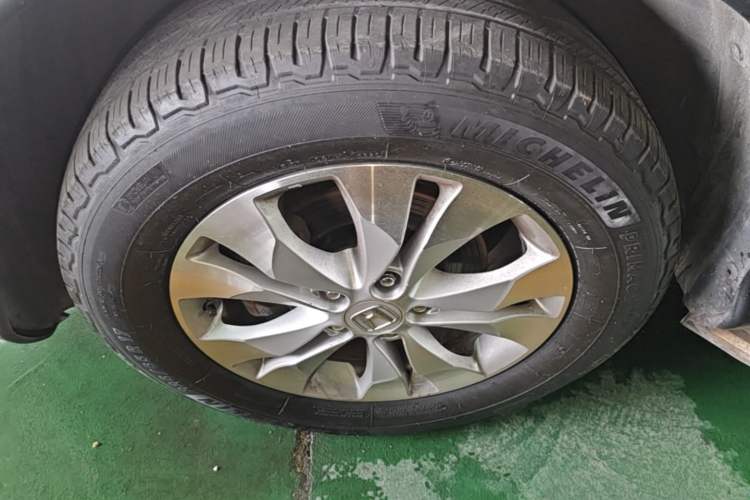 Used Honda CR-V 2013 2.4L two-wheel drive luxury version Left Front Wheel Hub