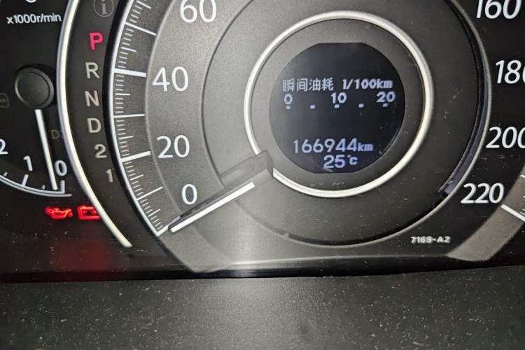 Used Honda CR-V 2013 2.4L two-wheel drive luxury version Odometer Close Up