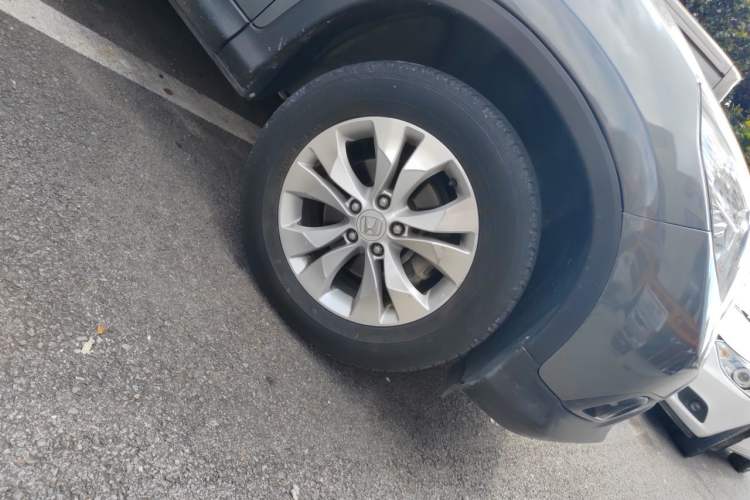 Used Honda CR-V 2013 2.4L four-wheel drive luxury version Right Front Wheel Hub