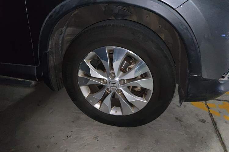 Used Honda CR-V 2013 2.4L two-wheel drive luxury version Right Front Wheel Hub