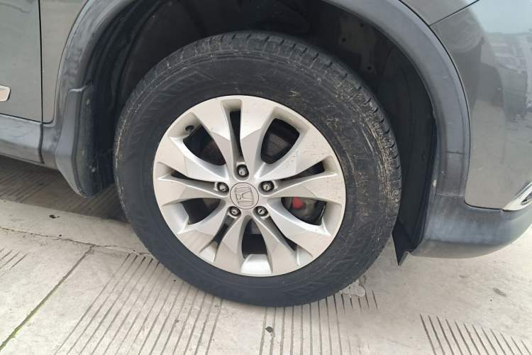 Used Honda CR-V 2013 2.4L four-wheel drive luxury version Right Front Wheel Hub