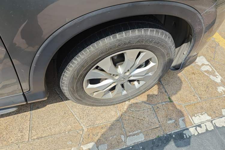 Used Honda CR-V 2013 2.4L four-wheel drive luxury version Right Front Wheel Hub