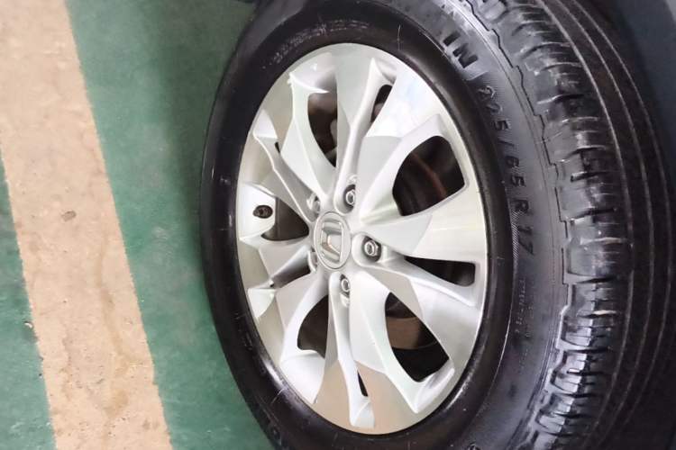 Used Honda CR-V 2013 2.4L two-wheel drive luxury version Right Rear Wheel Hub