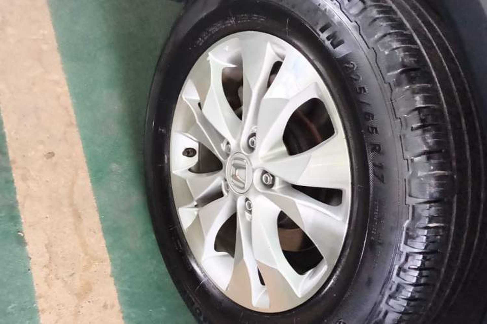 Used Honda CR-V 2013 2.4L two-wheel drive luxury version Right Rear Wheel Hub