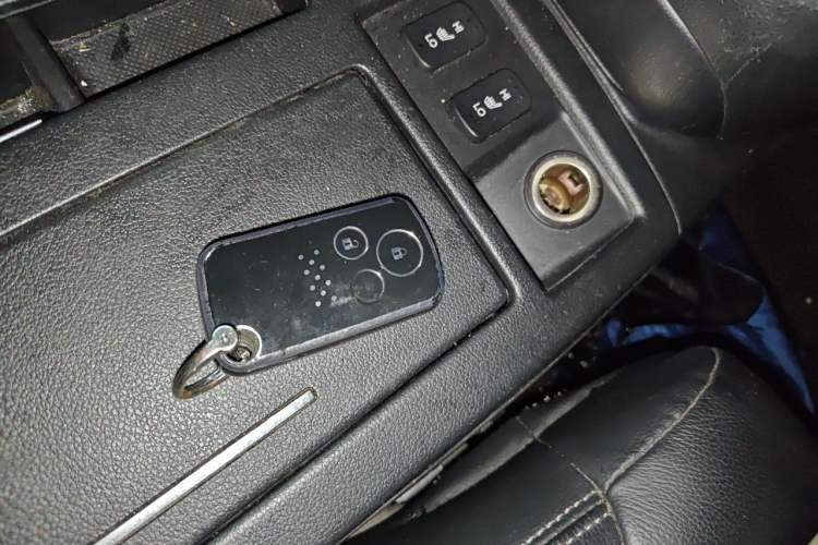 Used Honda CR-V 2013 2.4L two-wheel drive luxury version Vehicle Key