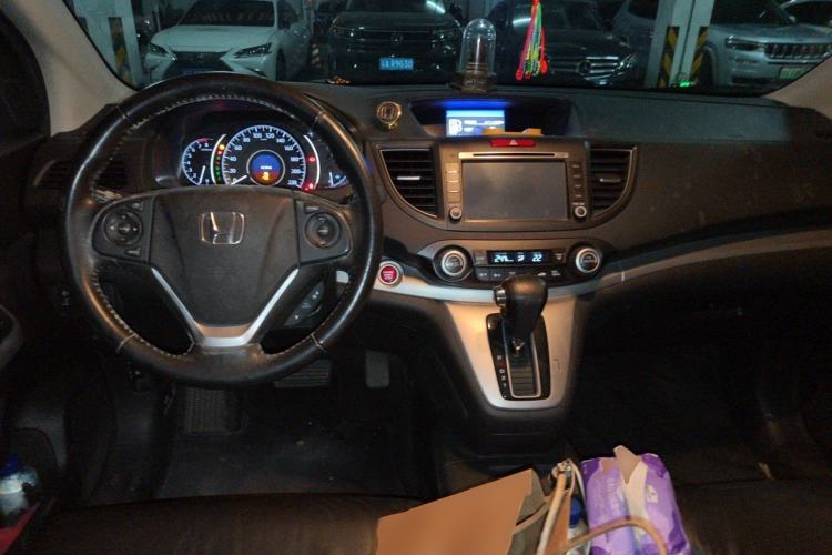 Used Honda CR-V 2013 2.4L two-wheel drive luxury version Center Console