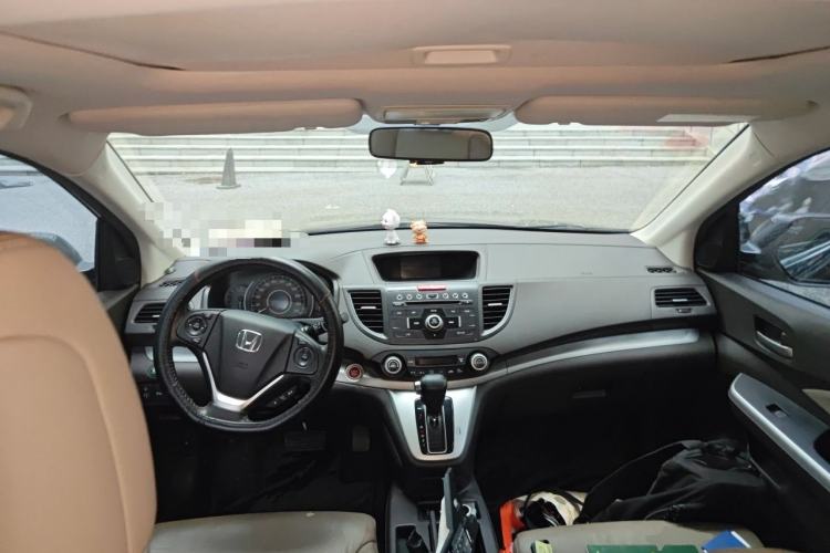 Used Honda CR-V 2013 2.4L two-wheel drive luxury version Center Console