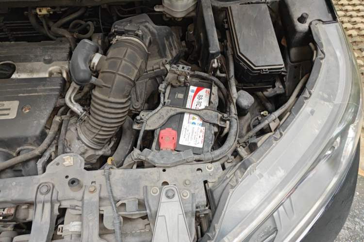 Used Honda CR-V 2013 2.4L two-wheel drive luxury version Engine Bay Left
