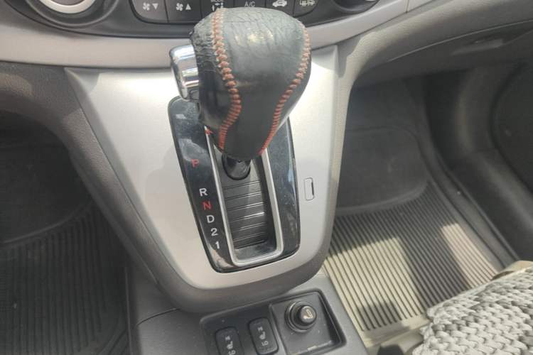 Used Honda CR-V 2013 2.4L four-wheel drive luxury version Gear Lever