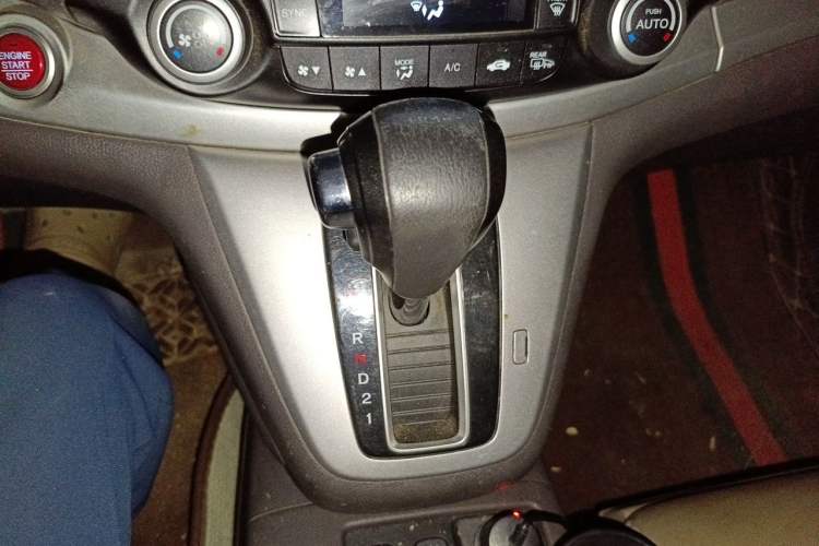 Used Honda CR-V 2013 2.4L four-wheel drive luxury version Gear Lever