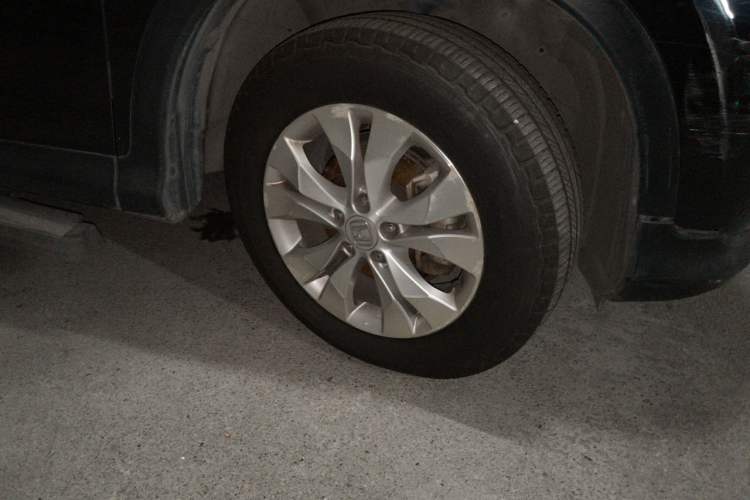 Used Honda CR-V 2013 2.4L two-wheel drive luxury version Right Front Wheel Hub