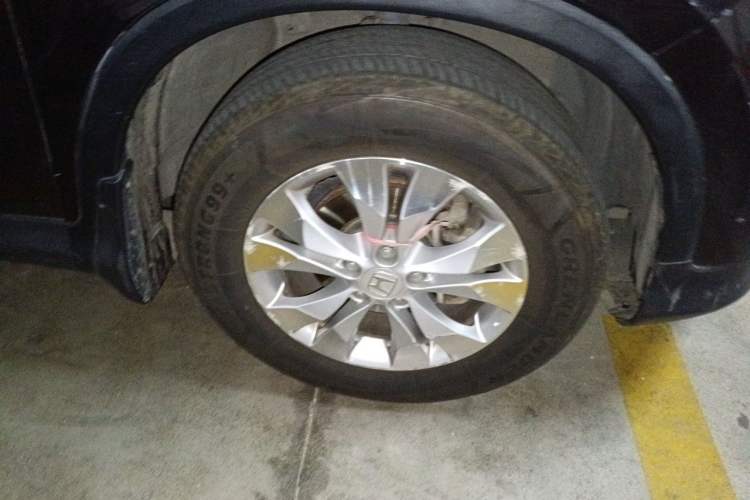 Used Honda CR-V 2013 2.4L four-wheel drive luxury version Right Front Wheel Hub