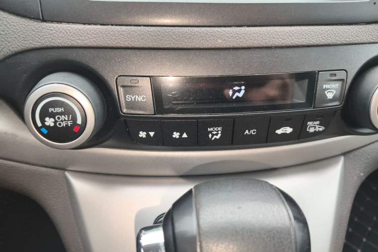 Used Honda CR-V 2013 2.4L four-wheel drive luxury version Audio And AC Panel