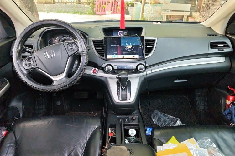 Used Honda CR-V 2013 2.4L two-wheel drive luxury version Center Console