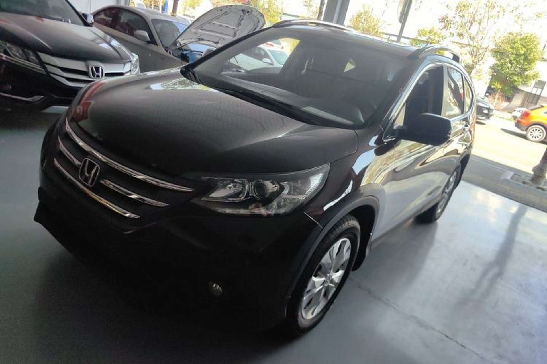 Used Honda CR-V 2013 2.4L two-wheel drive luxury version Front Left 45 Deg
