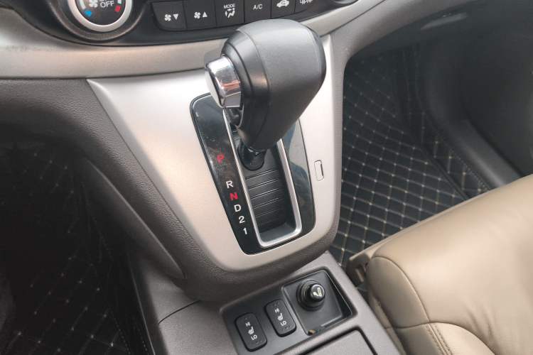 Used Honda CR-V 2013 2.4L four-wheel drive luxury version Gear Lever