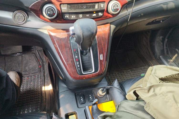 Used Honda CR-V 2013 2.4L four-wheel drive luxury version Gear Lever