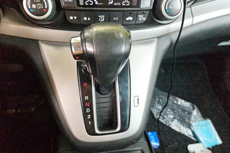 Used Honda CR-V 2013 2.4L two-wheel drive luxury version Gear Lever