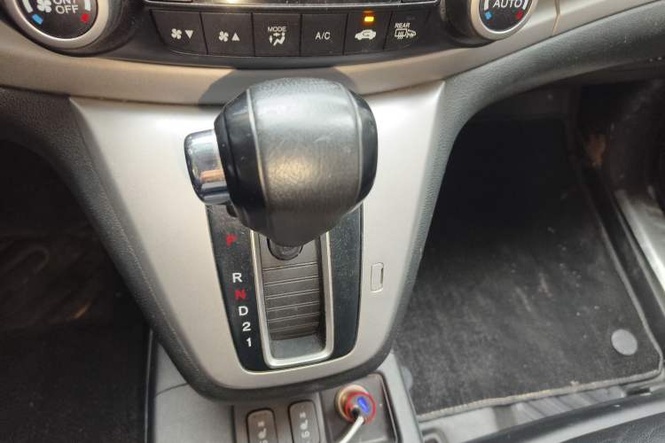 Used Honda CR-V 2013 2.4L four-wheel drive luxury version Gear Lever