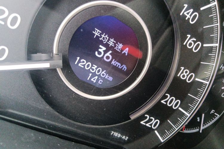 Used Honda CR-V 2013 2.4L four-wheel drive luxury version Odometer Close Up