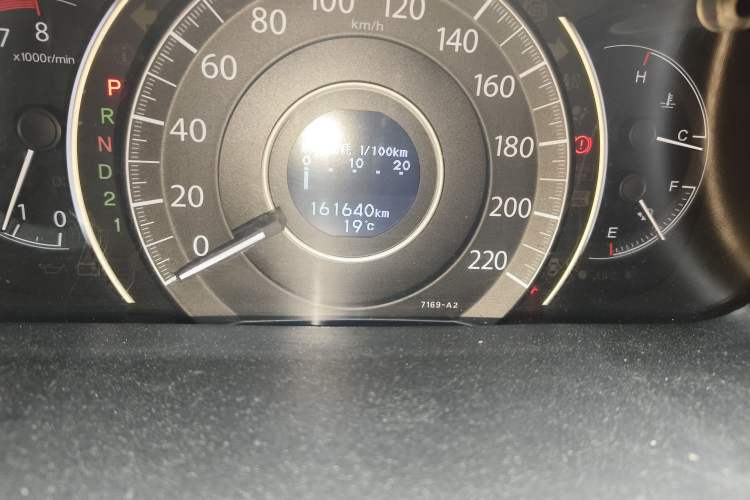 Used Honda CR-V 2013 2.4L four-wheel drive luxury version Odometer Close Up
