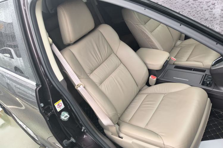 Used Honda CR-V 2013 2.4L four-wheel drive luxury version Right Front Seat