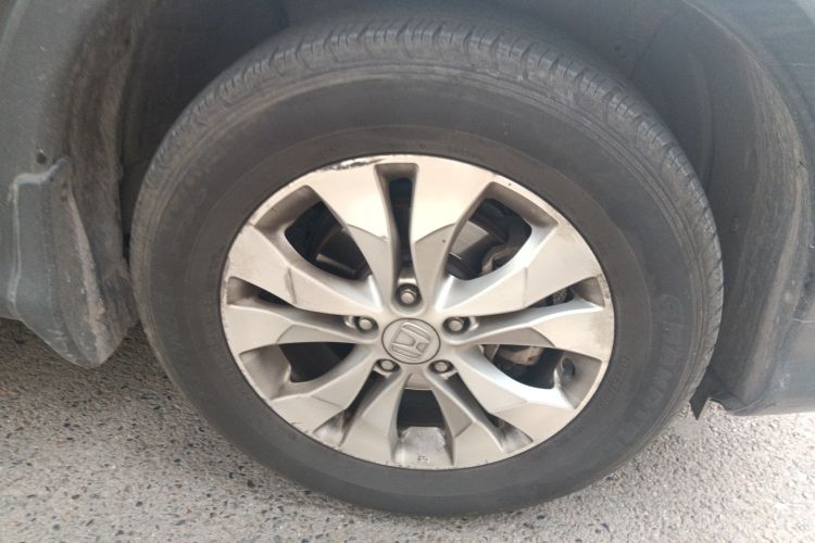 Used Honda CR-V 2013 2.4L four-wheel drive luxury version Right Front Wheel Hub