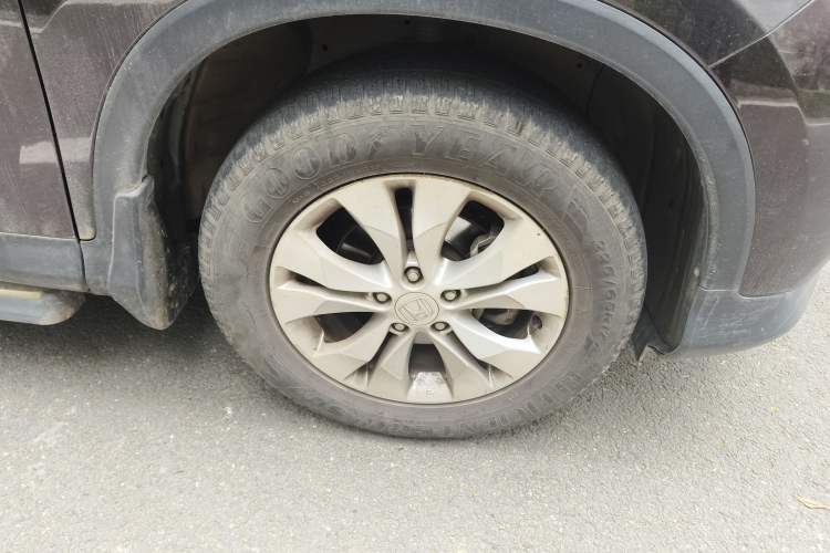 Used Honda CR-V 2013 2.4L four-wheel drive luxury version Right Front Wheel Hub